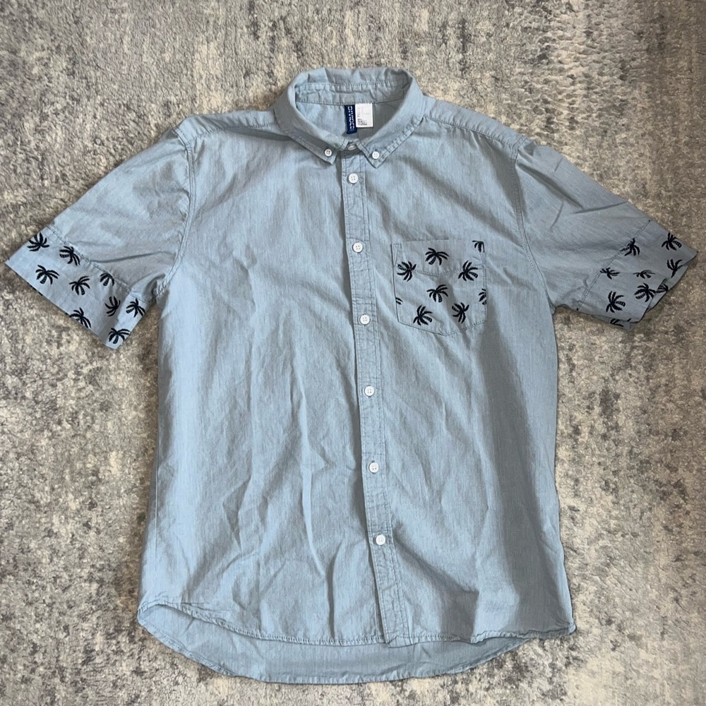 Men’s H&M Divided Short Sleeve Button Down